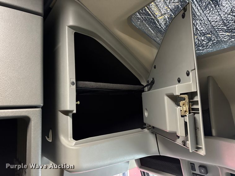 image for item YA1173 2021 Volvo VNL semi truck