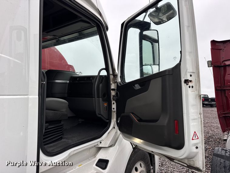 image for item YA1173 2021 Volvo VNL semi truck