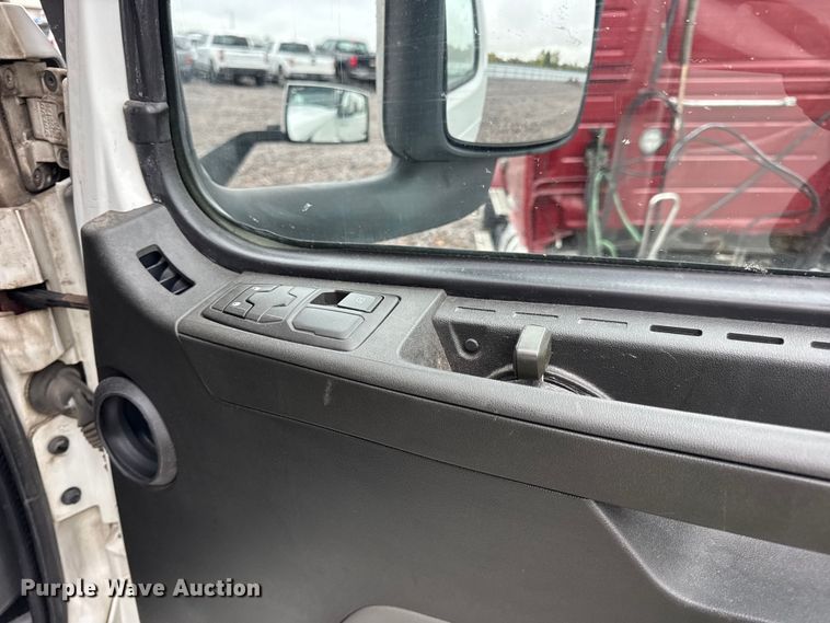 image for item YA1173 2021 Volvo VNL semi truck