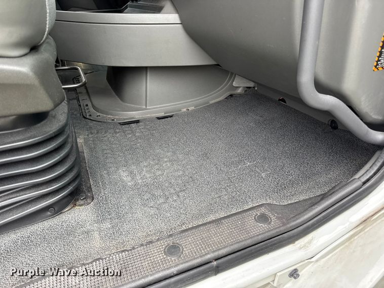 image for item YA1173 2021 Volvo VNL semi truck