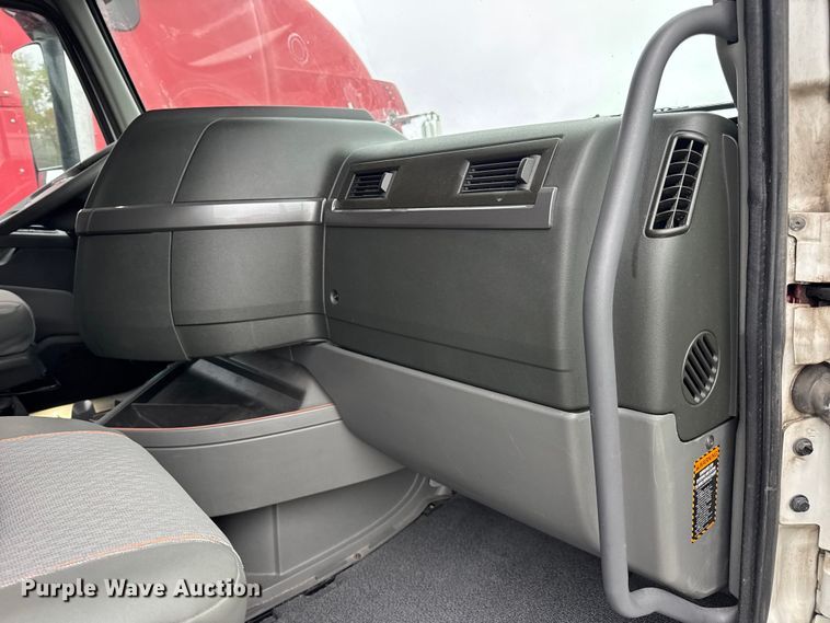 image for item YA1173 2021 Volvo VNL semi truck