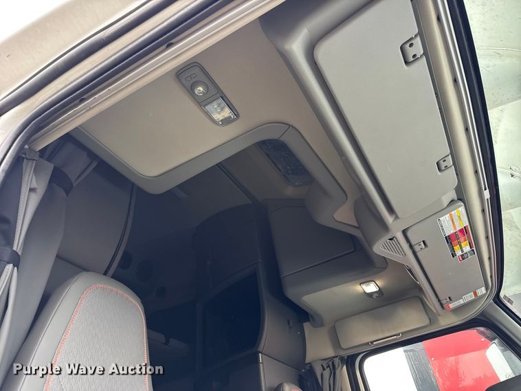 image for item YA1173 2021 Volvo VNL semi truck