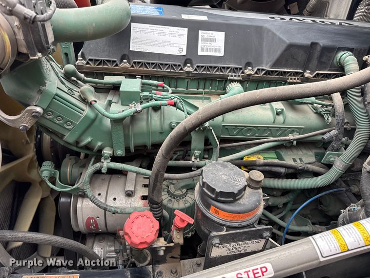 image for item YA1173 2021 Volvo VNL semi truck