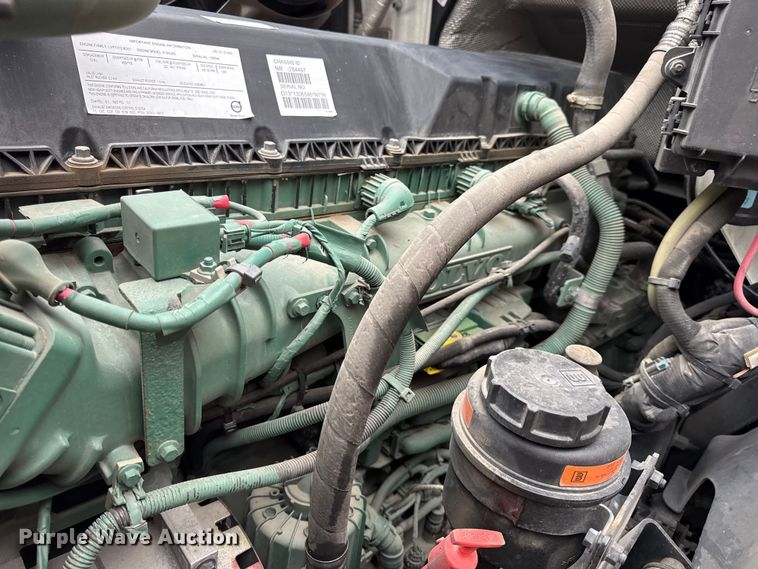 image for item YA1173 2021 Volvo VNL semi truck