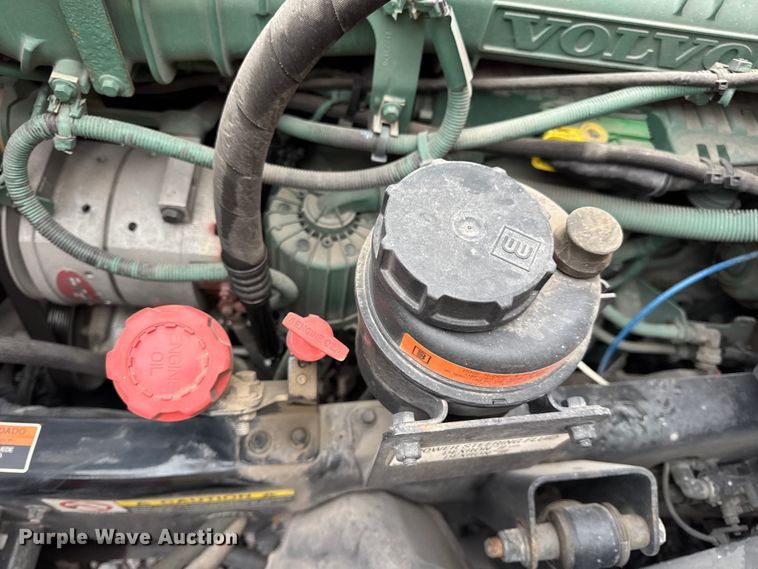 image for item YA1173 2021 Volvo VNL semi truck