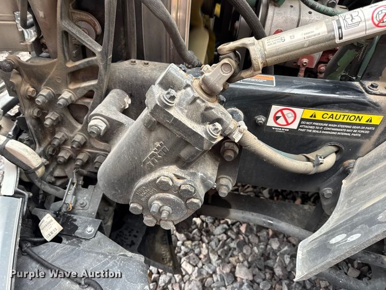 image for item YA1173 2021 Volvo VNL semi truck