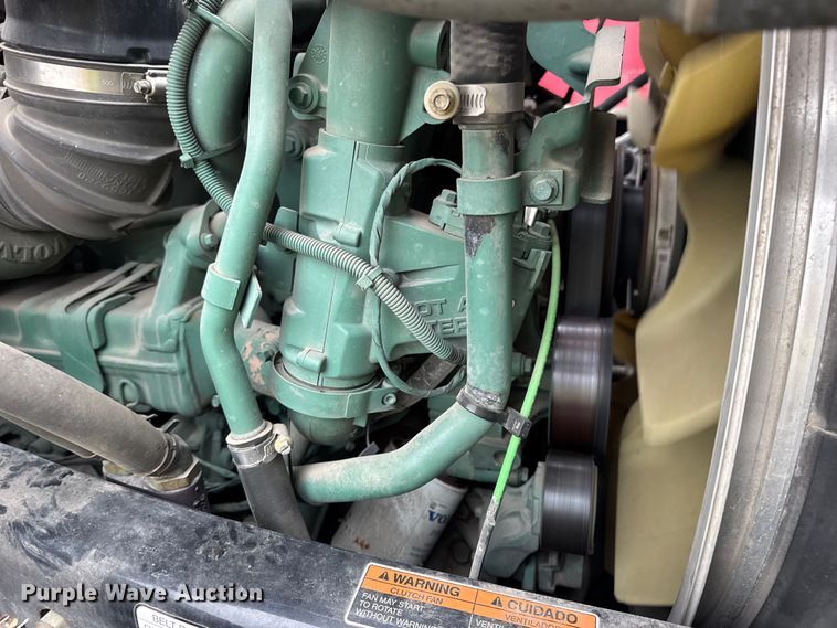 image for item YA1173 2021 Volvo VNL semi truck