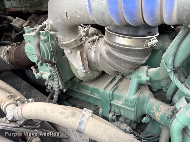 image for item YA1173 2021 Volvo VNL semi truck