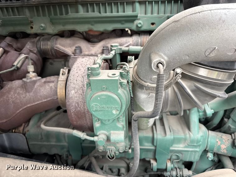 image for item YA1173 2021 Volvo VNL semi truck