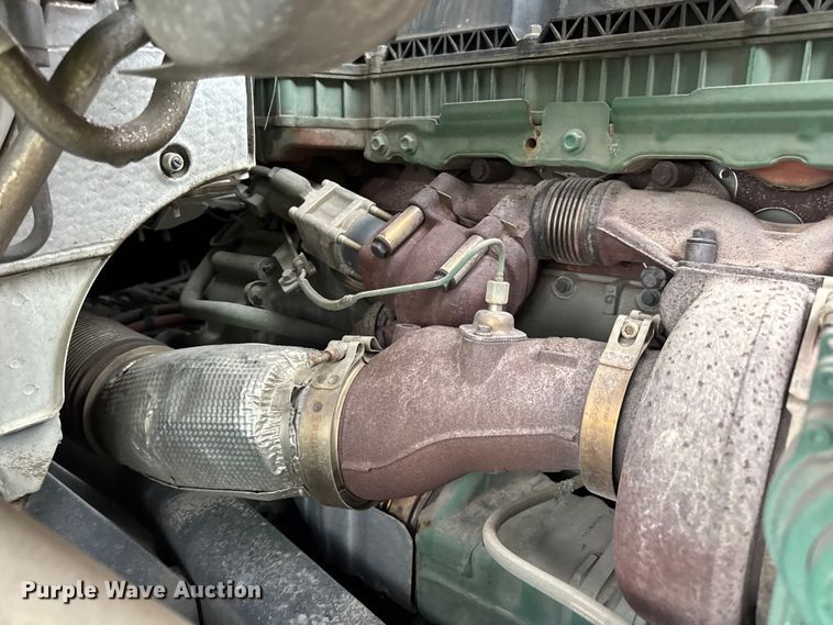 image for item YA1173 2021 Volvo VNL semi truck