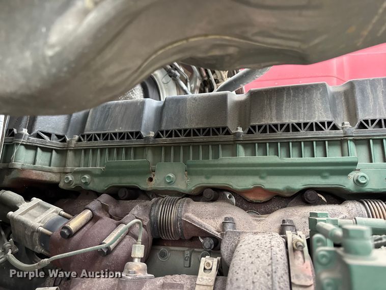 image for item YA1173 2021 Volvo VNL semi truck