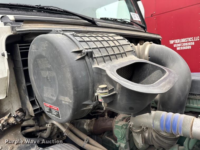 image for item YA1173 2021 Volvo VNL semi truck