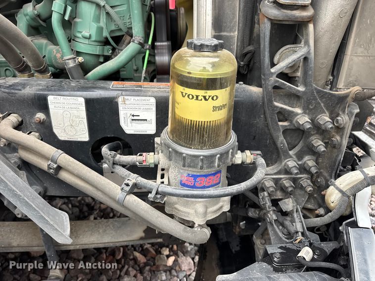 image for item YA1173 2021 Volvo VNL semi truck