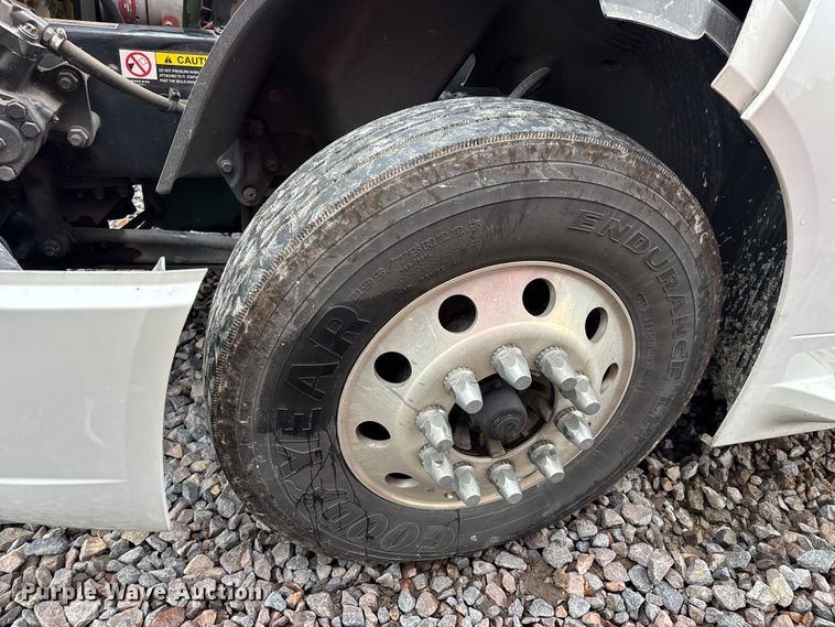 image for item YA1173 2021 Volvo VNL semi truck