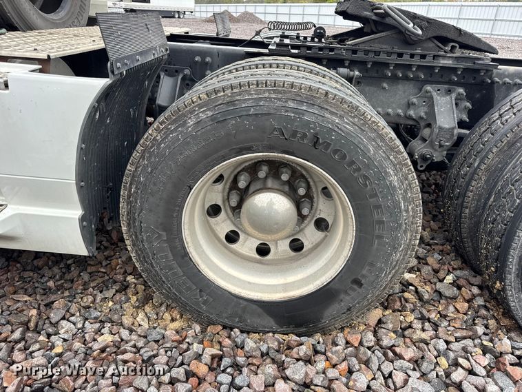 image for item YA1173 2021 Volvo VNL semi truck