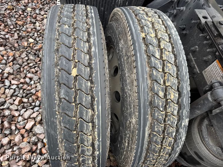 image for item YA1173 2021 Volvo VNL semi truck