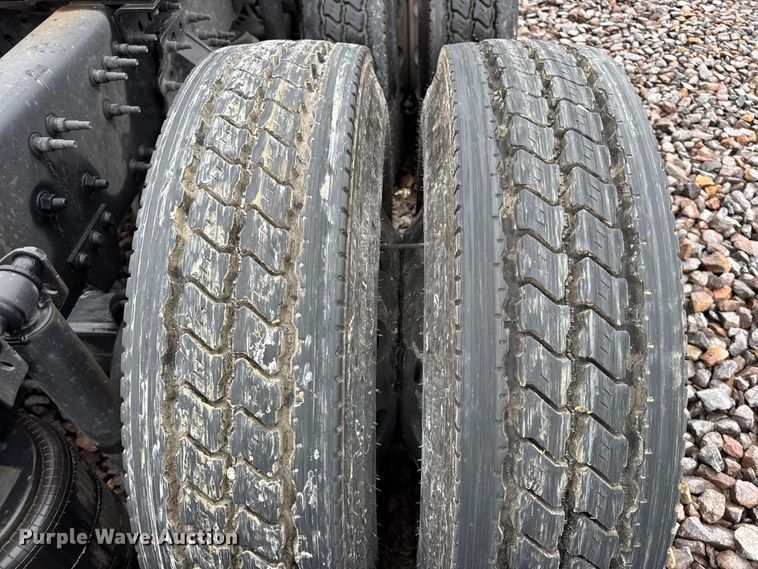 image for item YA1173 2021 Volvo VNL semi truck