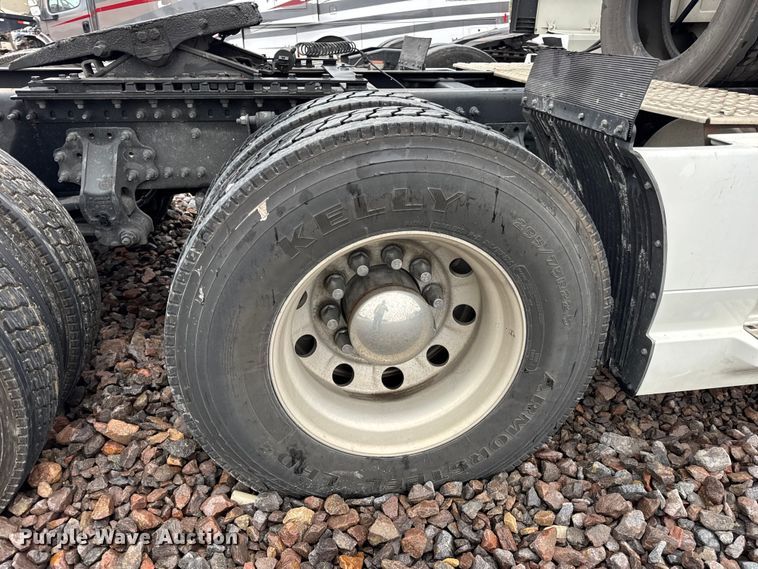 image for item YA1173 2021 Volvo VNL semi truck