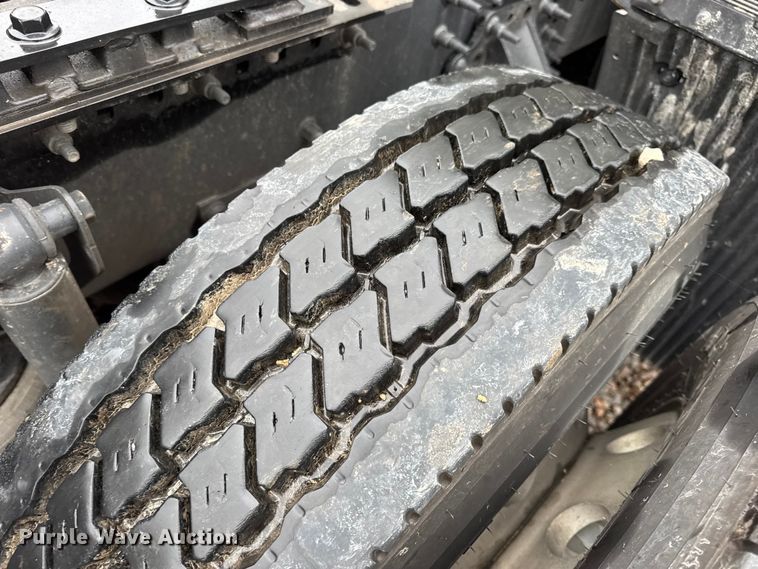 image for item YA1173 2021 Volvo VNL semi truck