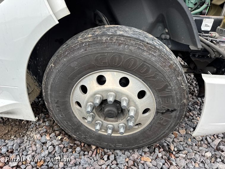 image for item YA1173 2021 Volvo VNL semi truck