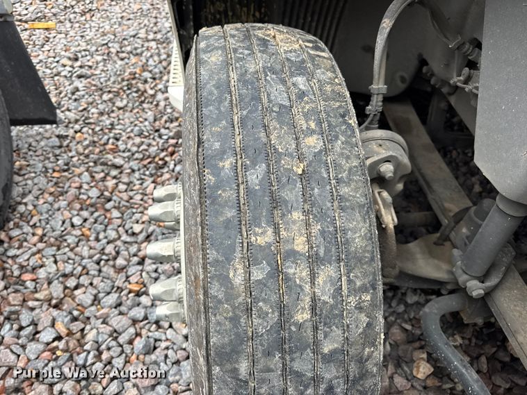 image for item YA1173 2021 Volvo VNL semi truck