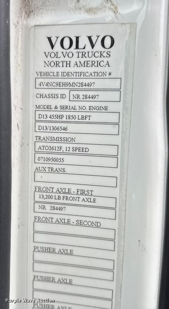 image for item YA1173 2021 Volvo VNL semi truck