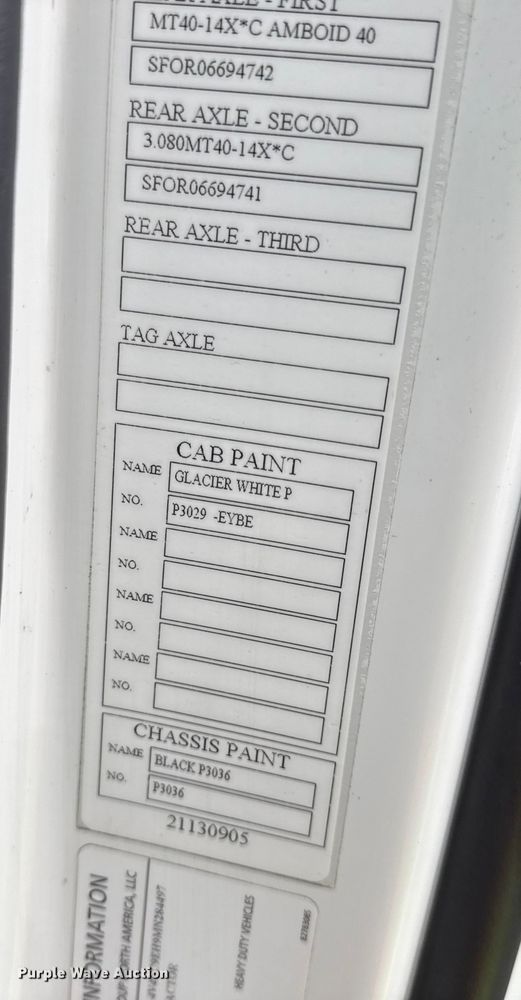 image for item YA1173 2021 Volvo VNL semi truck