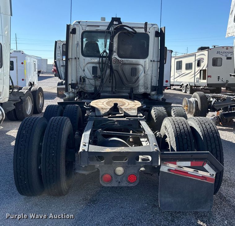 image for item YA1175 2016 Freightliner Cascadia semi truck