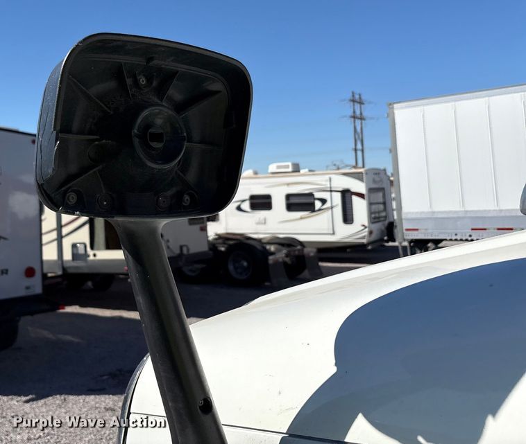 image for item YA1175 2016 Freightliner Cascadia semi truck