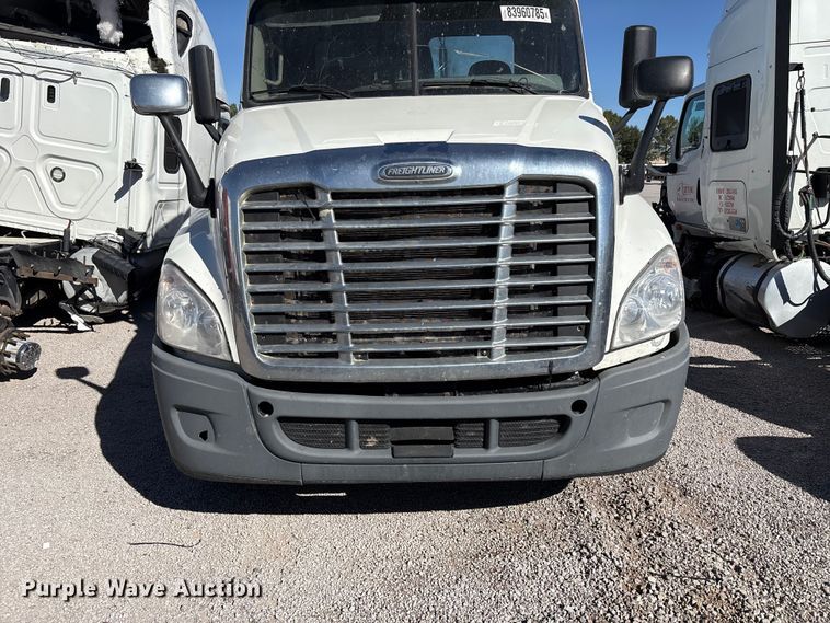image for item YA1175 2016 Freightliner Cascadia semi truck