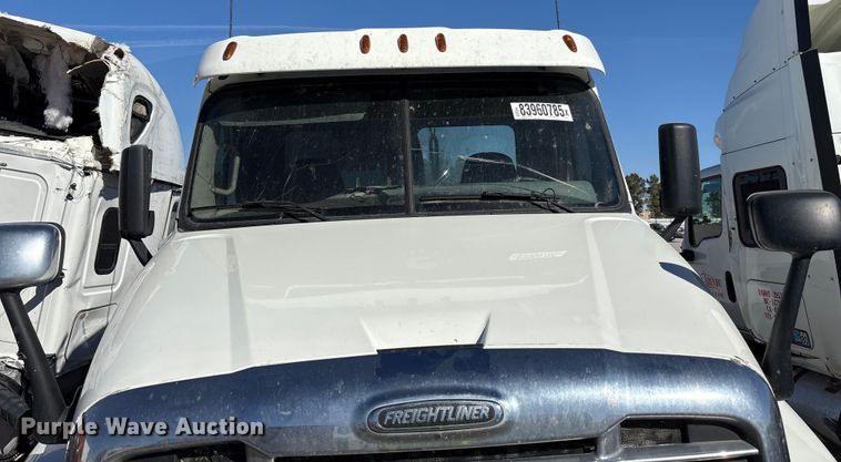 image for item YA1175 2016 Freightliner Cascadia semi truck