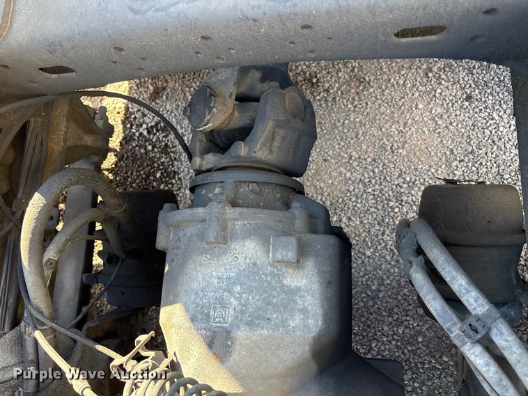 image for item YA1175 2016 Freightliner Cascadia semi truck