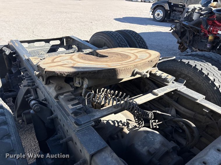 image for item YA1175 2016 Freightliner Cascadia semi truck