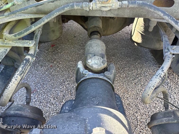 image for item YA1175 2016 Freightliner Cascadia semi truck