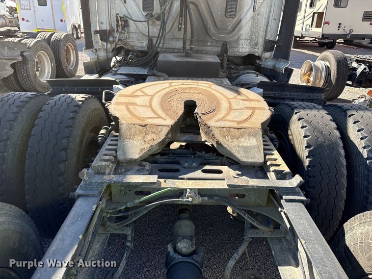 image for item YA1175 2016 Freightliner Cascadia semi truck