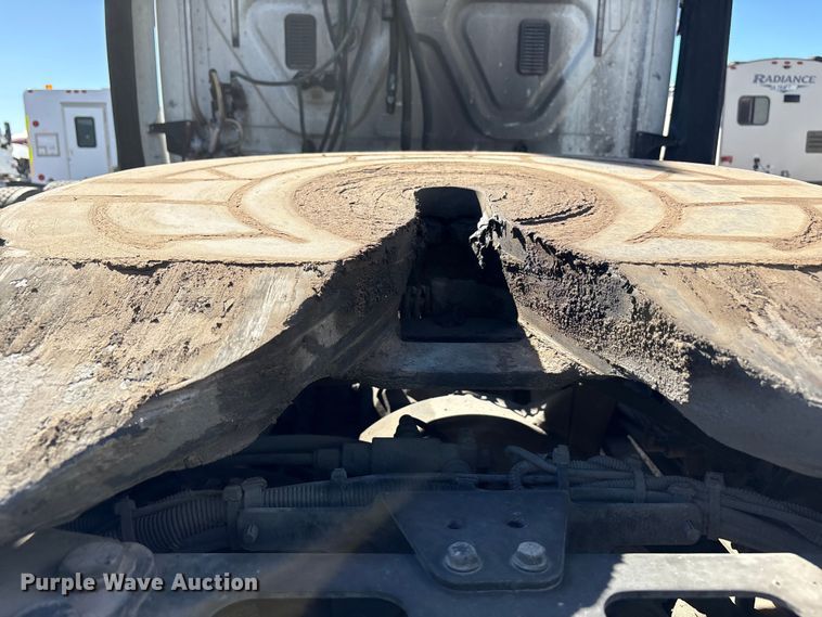 image for item YA1175 2016 Freightliner Cascadia semi truck