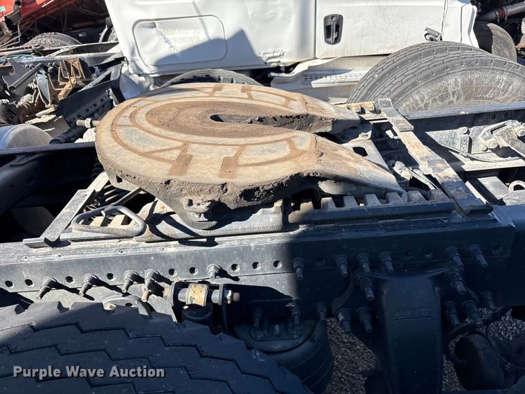 image for item YA1175 2016 Freightliner Cascadia semi truck