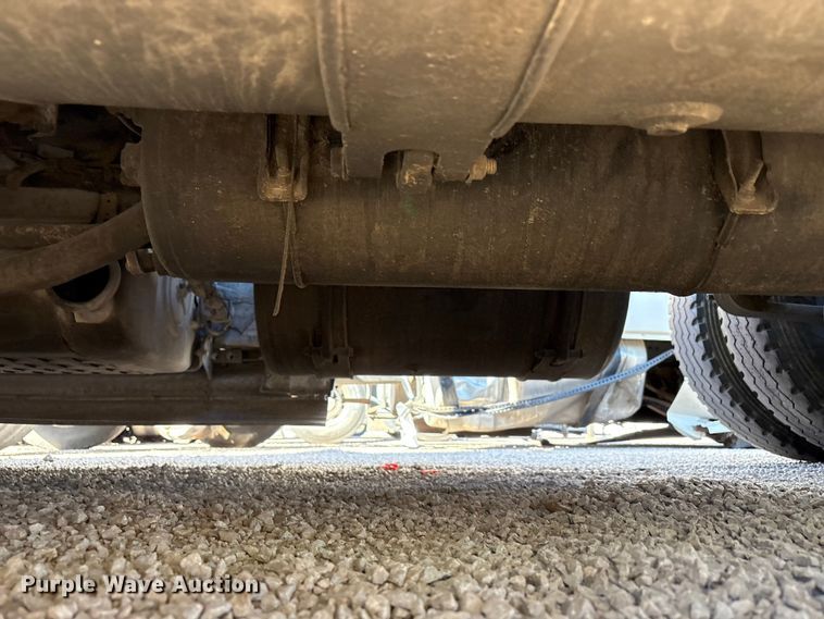 image for item YA1175 2016 Freightliner Cascadia semi truck