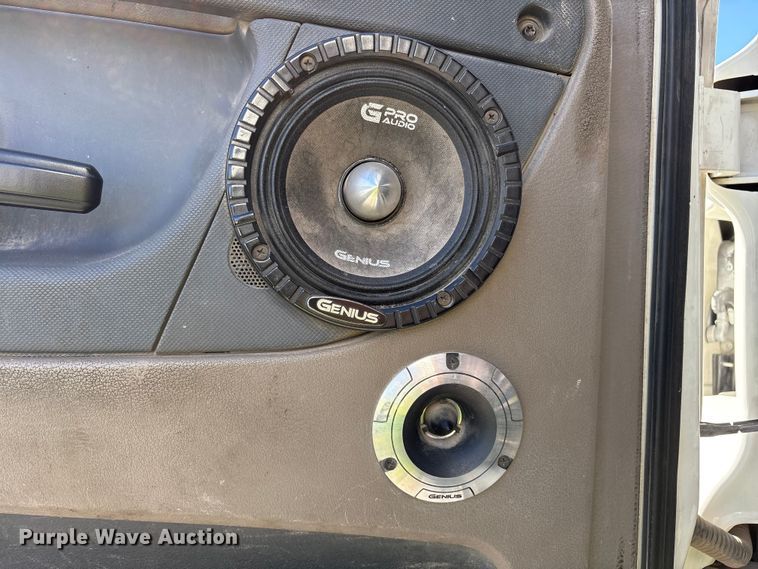 image for item YA1175 2016 Freightliner Cascadia semi truck