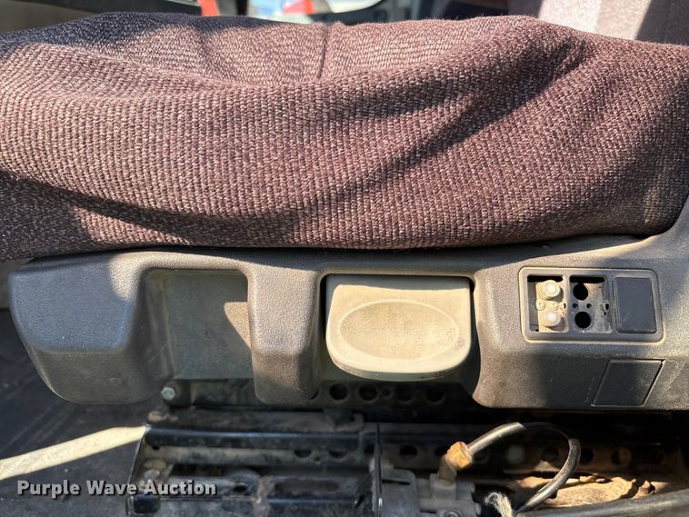 image for item YA1175 2016 Freightliner Cascadia semi truck