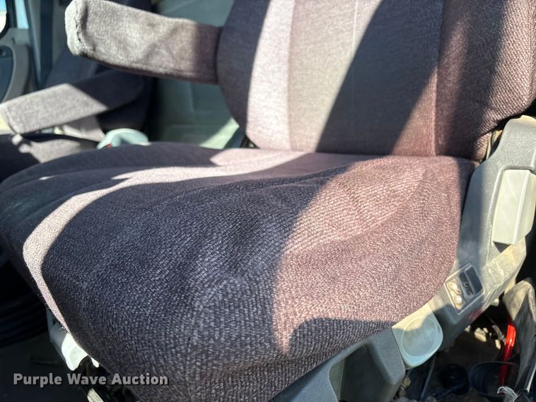 image for item YA1175 2016 Freightliner Cascadia semi truck