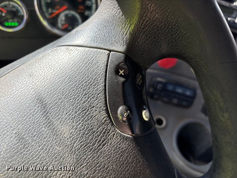 image for item YA1175 2016 Freightliner Cascadia semi truck