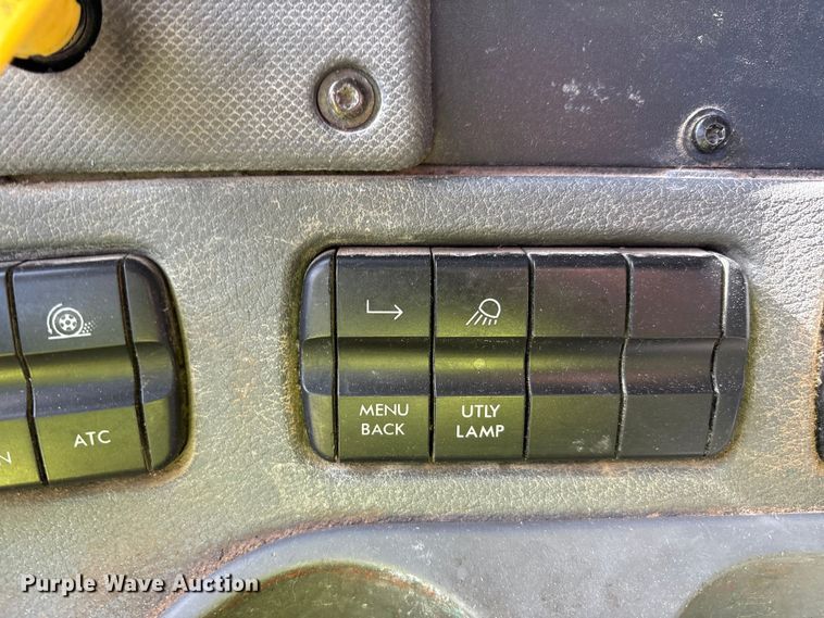 image for item YA1175 2016 Freightliner Cascadia semi truck