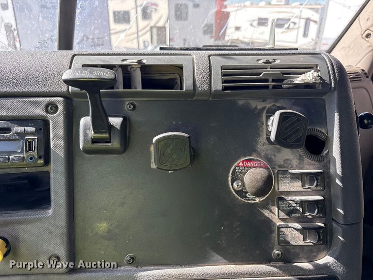 image for item YA1175 2016 Freightliner Cascadia semi truck