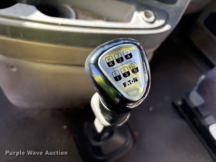 image for item YA1175 2016 Freightliner Cascadia semi truck