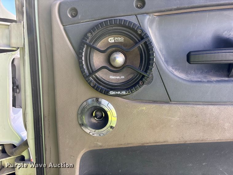 image for item YA1175 2016 Freightliner Cascadia semi truck