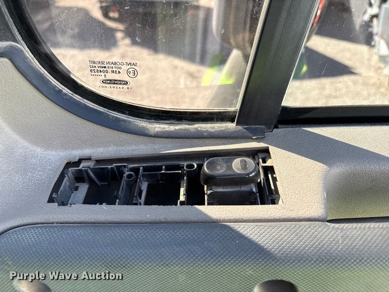 image for item YA1175 2016 Freightliner Cascadia semi truck