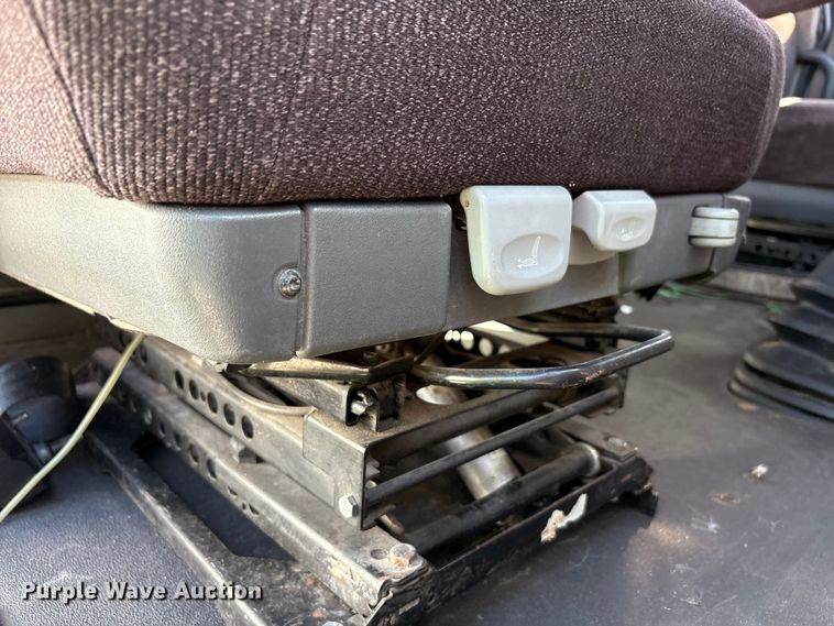 image for item YA1175 2016 Freightliner Cascadia semi truck