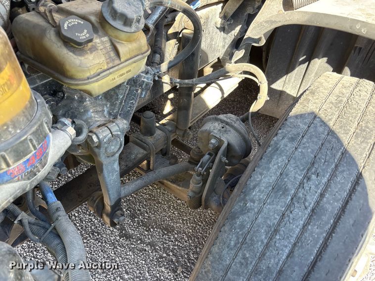 image for item YA1175 2016 Freightliner Cascadia semi truck