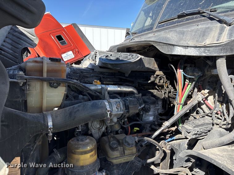 image for item YA1175 2016 Freightliner Cascadia semi truck